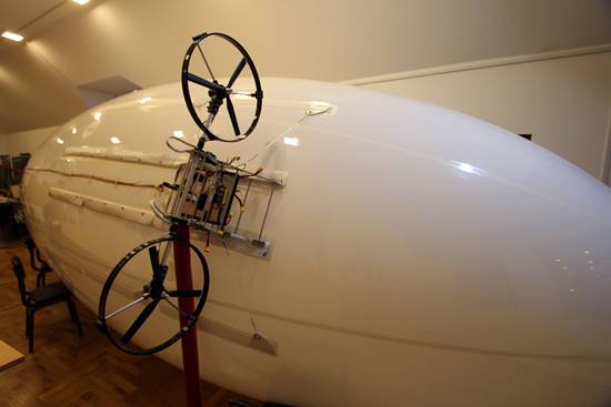 Motor group, batteries and electronics mount for a 7m rc blimp