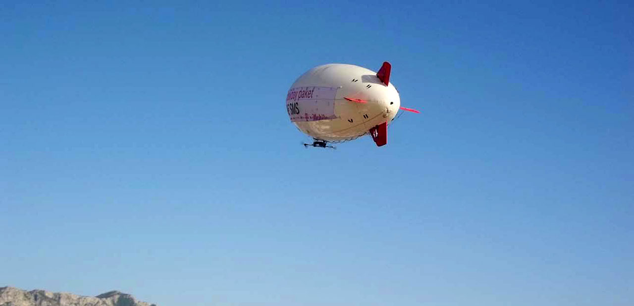 5-m-RC-Blimp-flying-outdoor