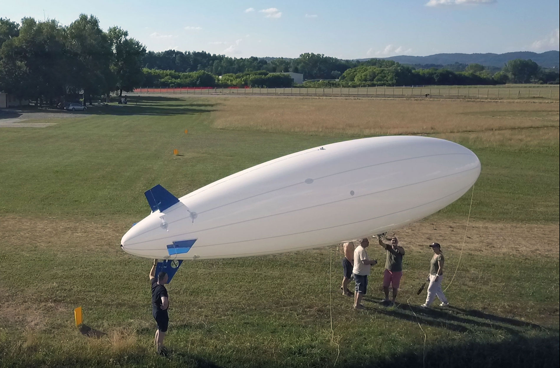 10-m-RC-Blimp-before-release-and-flight