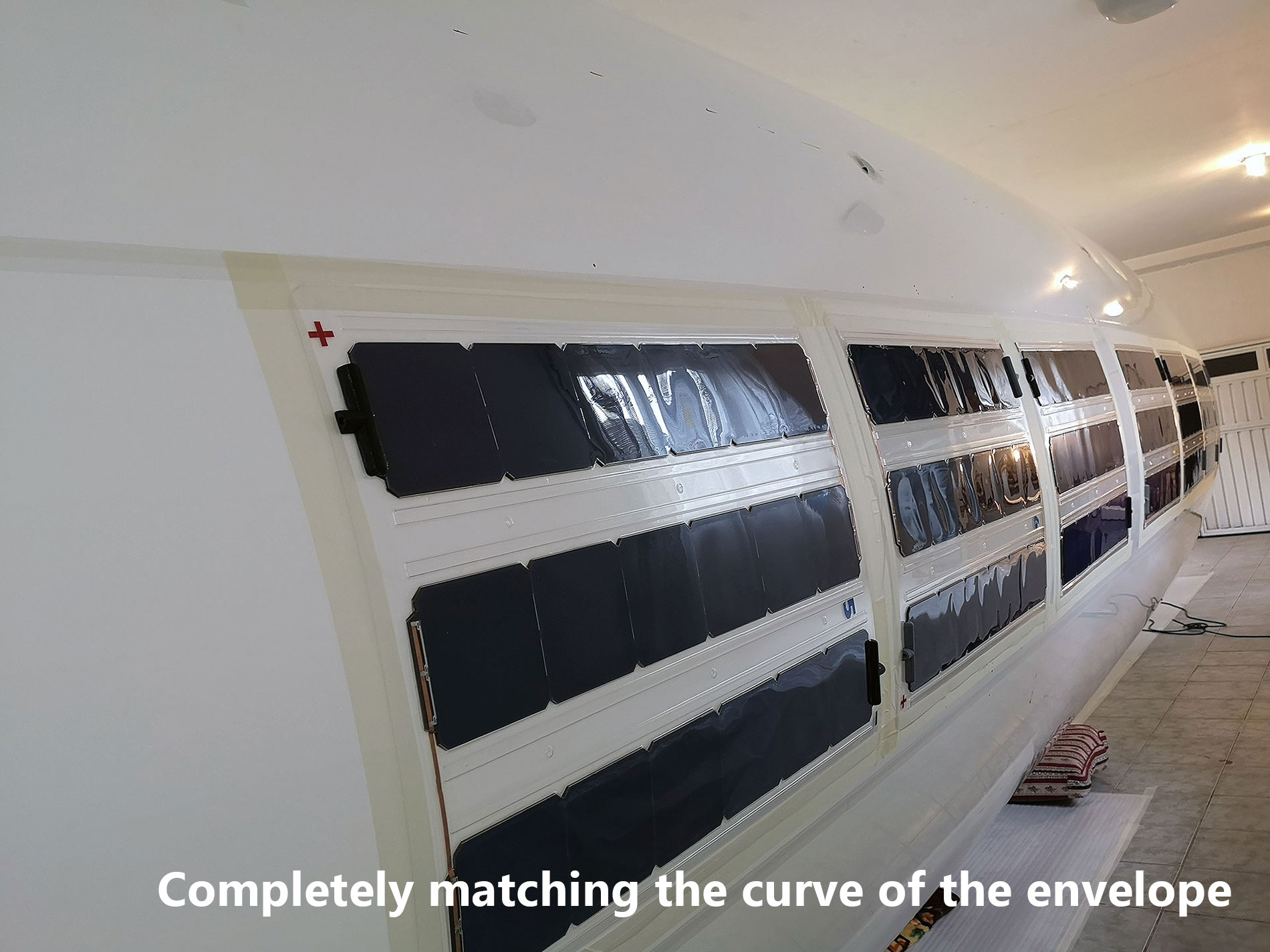 Solar-modules-on-airship-envelope